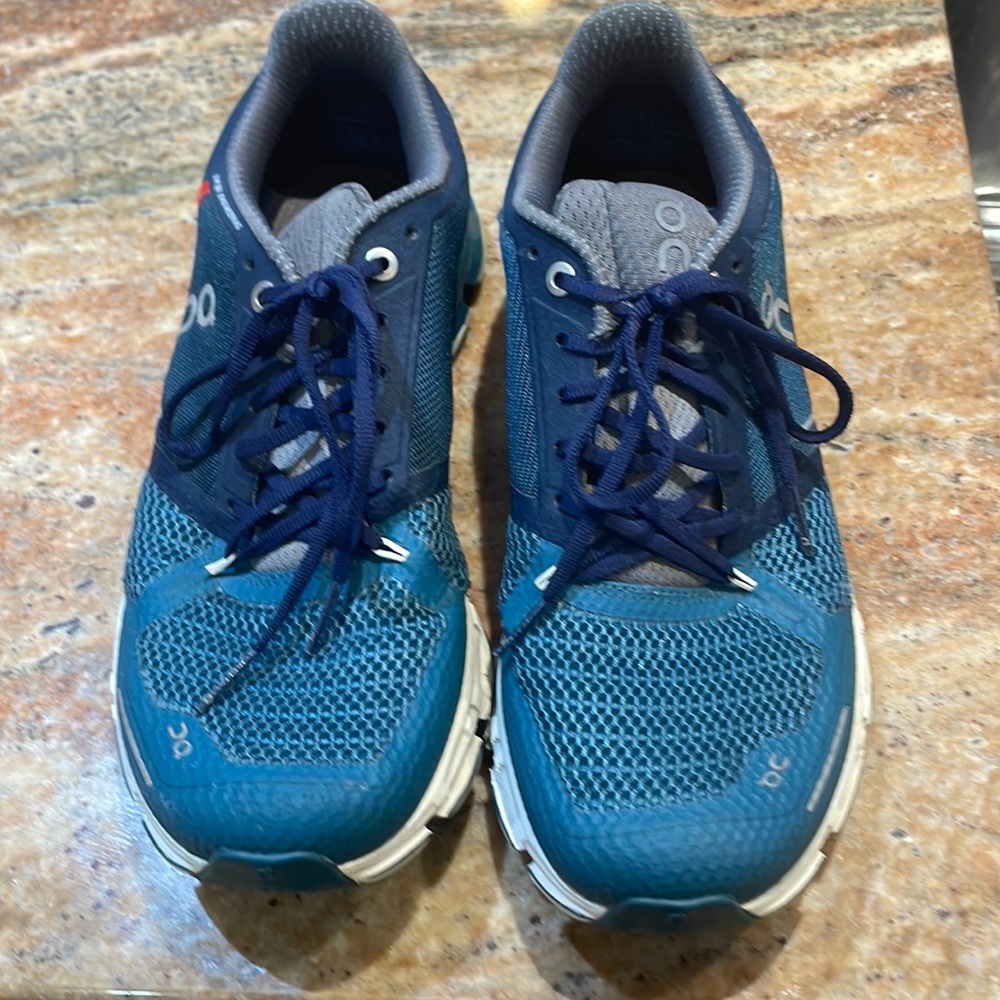 ON size 8.  These are in very good shape.  They are blue and gray.